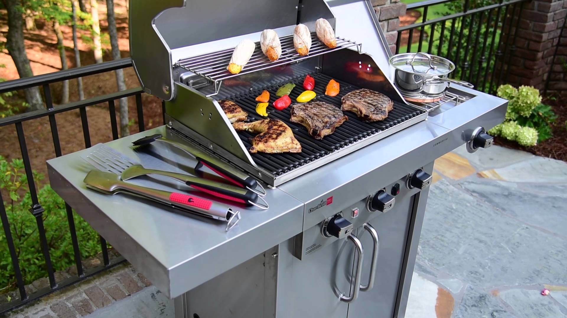 Best Gas Grills under $500 - Char-Broil Professional TRU Infrared 3-Burner Cabinet Gas Grill